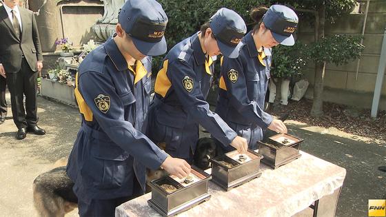 「ありがとう」“仲間”ねぎらい冥福祈る 警察犬慰霊祭 東京