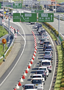 九州自動車道、全面開通…１５日ぶり 2016年04月29日 09時26分