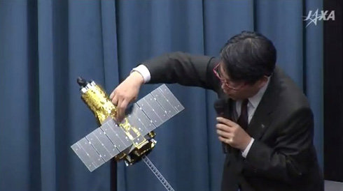 宇宙機構、衛星「ひとみ」復旧断念 太陽電池パネル脱落