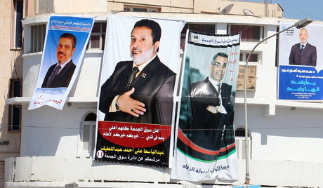 リビアで議会選投票、カダフィ後初