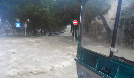 豪雨で洪水、１０４人死亡＝黒海沿岸のロシア南部