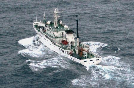 尖閣領海侵入の中国監視船、接続水域外へ