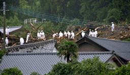 全国的に大雨警戒を＝梅雨前線、１３日も西日本に―突風にも注意・気象庁