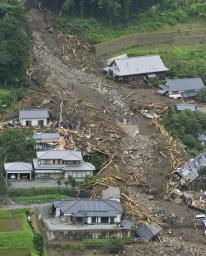 大雨、熊本と大分で死者８人