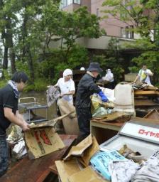 死者１９人・不明７人に 豪雨、九州各地で続く