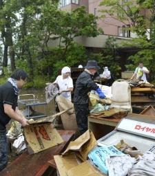 豪雨の死者20人に 九州北部、警戒続く