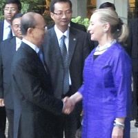 クリントン米国務長官、ミャンマー大統領と会談