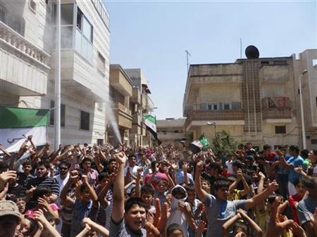 シリアで住民２００人虐殺か 反体制派「政権側が攻撃」