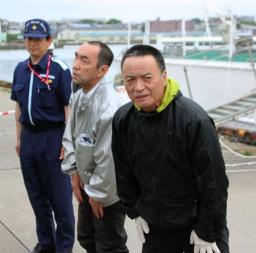 ロシア拿捕の日本人２人解放 海保、ナマコ所持を聴取