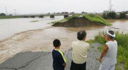 九州豪雨:福岡に拡大 堤防決壊、老人ホーム孤立