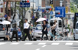 県内梅雨明け 平年より４日早く 晴れて気温上昇