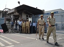 「スズキ」インド子会社暴動 1人死亡、少なくとも100人負傷