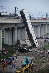 中国、鉄道事故１年で報道規制