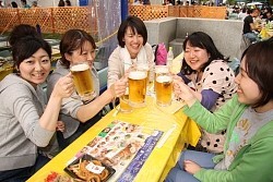 札幌の夏に「乾杯」 大通ビアガーデンがオープン