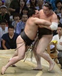 大相撲・日馬富士が全勝Ｖ 千秋楽で白鵬下す