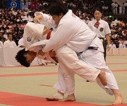 柔道:東海大浦安が初優勝 金鷲旗高校大会