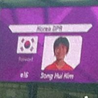 北朝鮮、韓国国旗の誤表示に抗議し試合開始遅れる 五輪サッカー女子