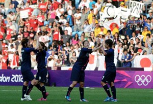 なでしこ白星発進 ロンドン五輪 カナダに２－１勝ち点３