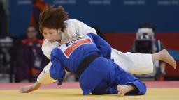 柔道の平岡、決勝に進出＝なでしこはスウェーデンと分ける〔五輪〕