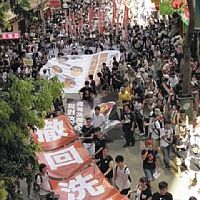 中国愛国心教育に反対、猛暑の香港で９万人デモ