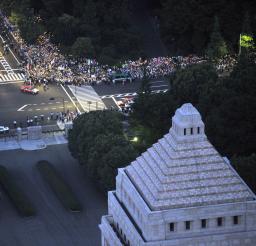 脱原発の灯 国会包囲 警視庁発表でも１万２０００人