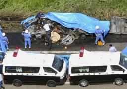 トラックにワゴン車激突炎上、家族連れ５人焼死