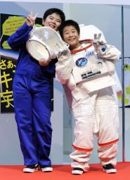 丸の内に実物大「きぼう」 有人宇宙開発ヒストリー展 １９日まで