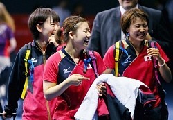 日本ストレート勝ち、銀メダル以上確定 女子団体、決勝へ