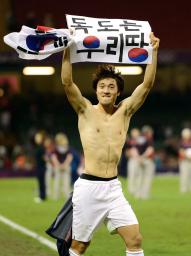 韓国サッカー選手、ピッチで竹島領有メッセージ