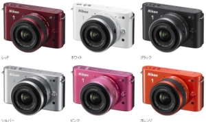 ニコンがミラーレスの新版「Nikon 1 J2」発表、小型のズームレンズも投入