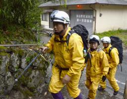 奈良県警など捜索 合宿の中学生ら１２人不明で