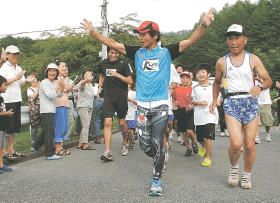 被災地走る４４０キロ 間寛平さん