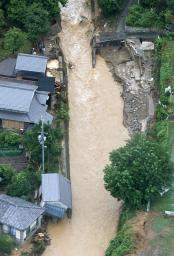 近畿・東海、記録的な豪雨 １人死亡、２人不明