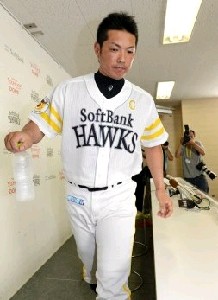 ファン「２千安打に感動」 小久保選手の引退惜しむ