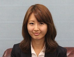 「美人過ぎる市議」当選無効に不服、提訴