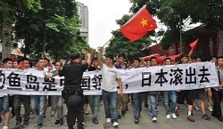 中国各地で反日デモ、一部が暴徒化