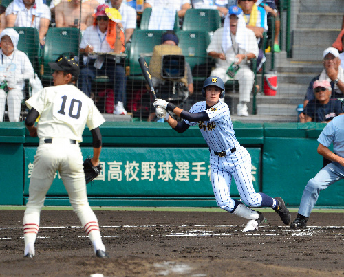 東海大甲府・石井、だめ押しの大会５０号 高校野球