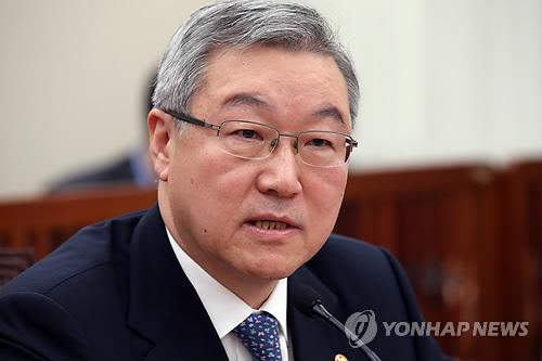 韓国外相、天皇陛下は「謝罪すべき」