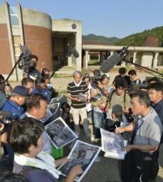 東日本大震災:亡き子の影追い 宮城・石巻の大川小で現地調査