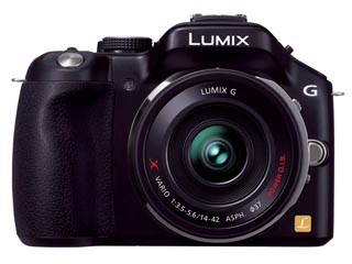 ファインダを覗くとアイセンサでピント合わせ--ミラーレス一眼「LUMIX DMC-G5」