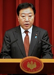 竹島・尖閣問題:「不退転の覚悟で臨む」野田首相会見