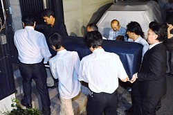 山本さん銃撃死:損傷は９カ所、首の傷が致命傷