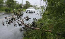 台風１５号 九州南部、欠航相次ぐ