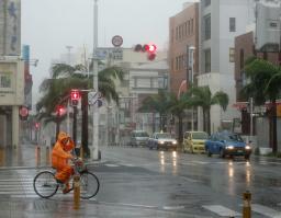 台風１５号 東シナ海にあり北北西へ