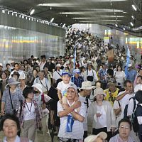 ウオーキング大会:新若戸道路、１万５０００人が歩き初め 来月の開通祝う ／福岡