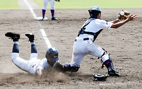 中京、文徳が決勝へ／高校軟式野球