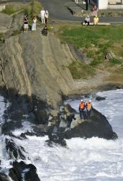 海に転落、母死亡・男児不明 神奈川・城ケ島