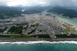 死者32万人超・・・南海トラフ巨大地震の被害想定発表(12/08/29)