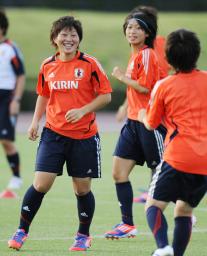 ＜女子サッカー＞韓日戦“１４００人ｖｓ２万５０００人”…「巨人との戦い」