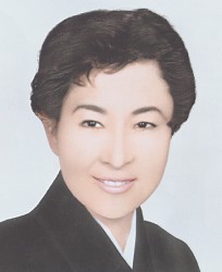 春日野八千代さん死去:宝塚歌劇を象徴する存在